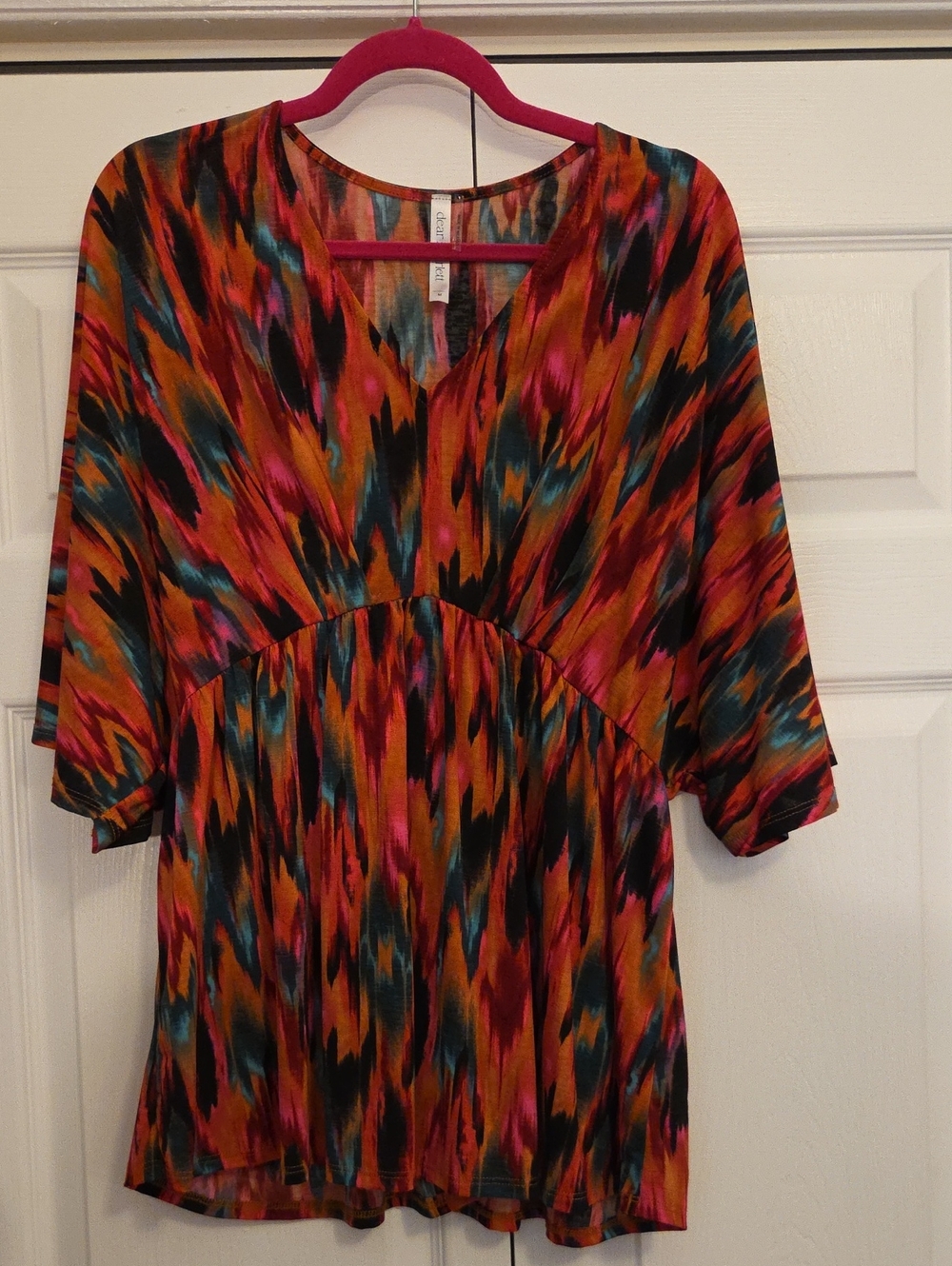 Dear Scarlwtr Multicolor V-Neck Women's Top- Bold Abstract Print
